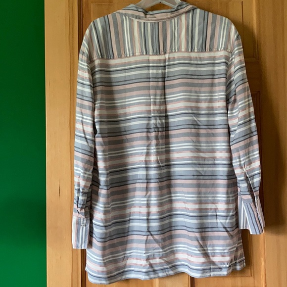 🤍Lou&Grey Oversized Blouse - Picture 6 of 6